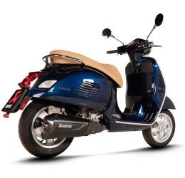 Terminale di scarico Akrapovic omologato Euro 5 in titanio nero con fondello in carbonio per Piaggio Vespa GTS 300 21-24